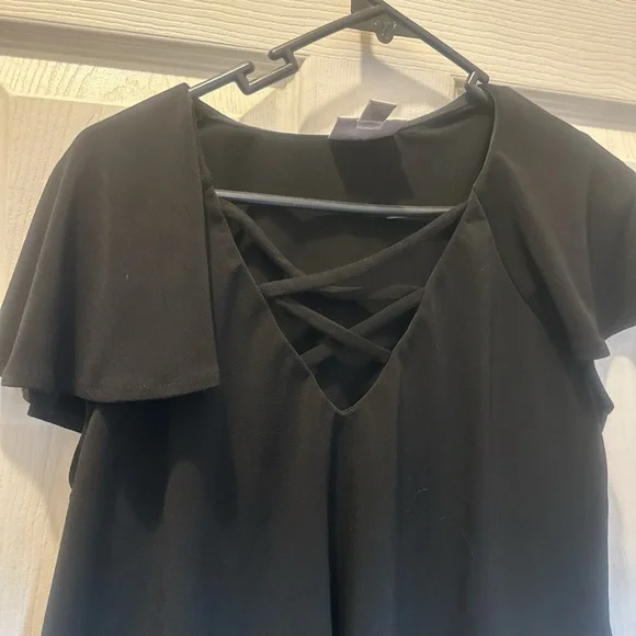 Black Ruffle Sleeve Bodysuit - Picture 3 of 4